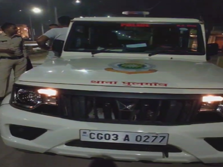 दुर्ग में पुलिसकर्मी को रॉड से मारा, कार चढ़ाने की कोशिश - Dainik Bhaskar