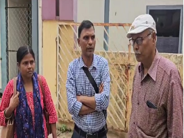 रेलवे की महिला अफसर के परिजन ने लगाए हत्या के आरोप।