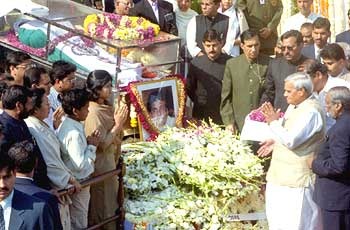 जीएमसी बालयोगी के निधन पर तत्कालीन प्रधानमंत्री अटल बिहारी वाजपेयी उन्हें श्रद्धांजलि व परिवार को सांत्वना देने पहुंचे थे।