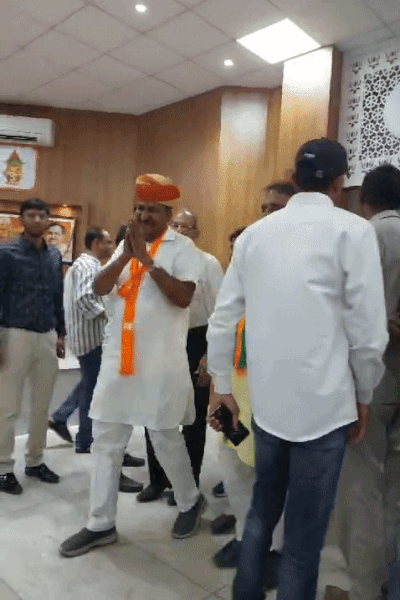 सीताराम अग्रवाल ने डिप्टी सीएम दीया कुमारी की मौजूदगी में प्रदेश भाजपा मुख्यालय में पार्टी जॉइन की।