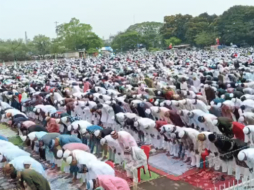 भिलाई के टाउनशिप समेत रिसाली के मस्जिदों में ईद की विशेष नमाज अदा की गई।