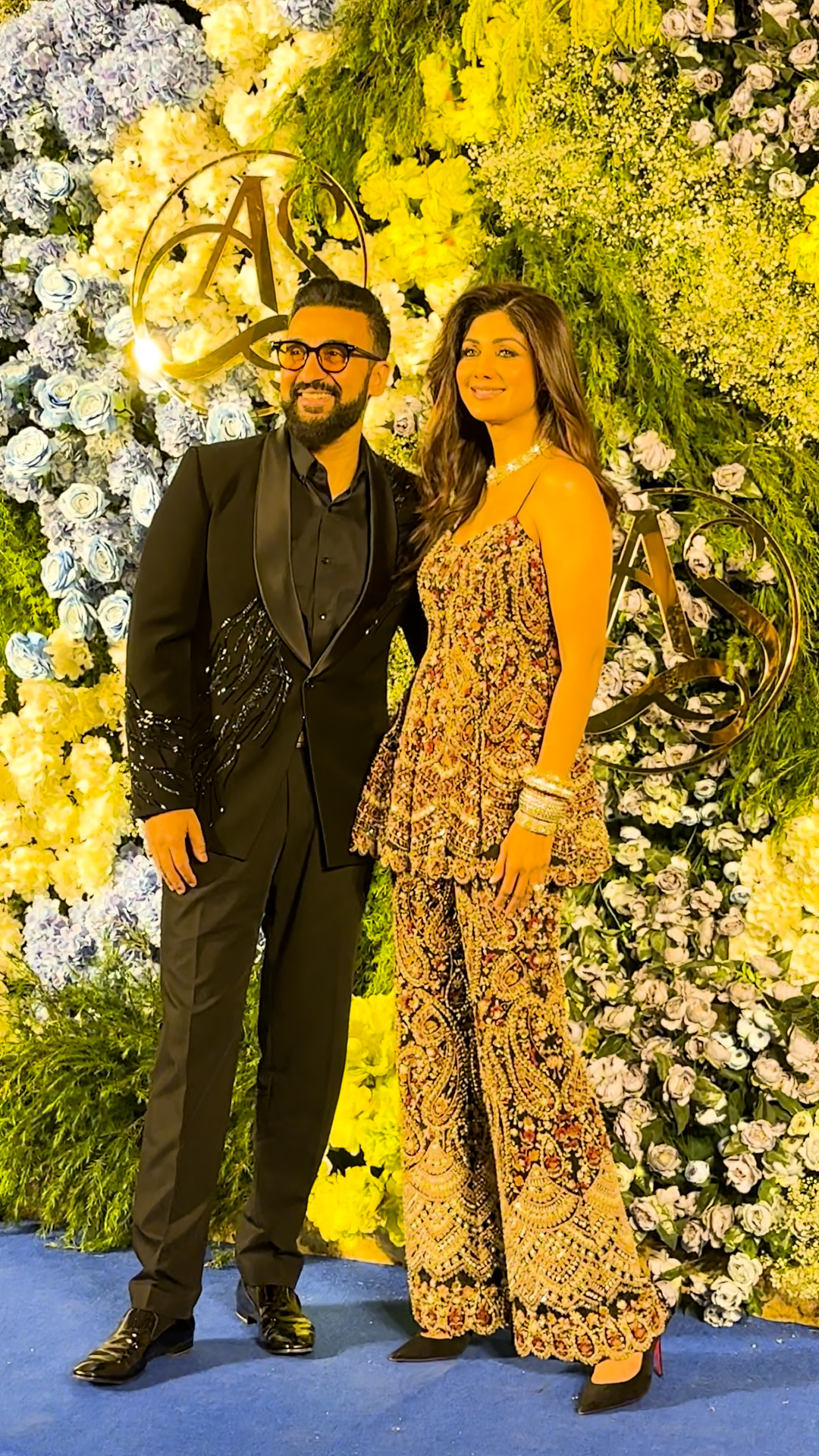 शिल्पा शेट्टी और राज कुंद्रा भी पार्टी में पहुंचे।