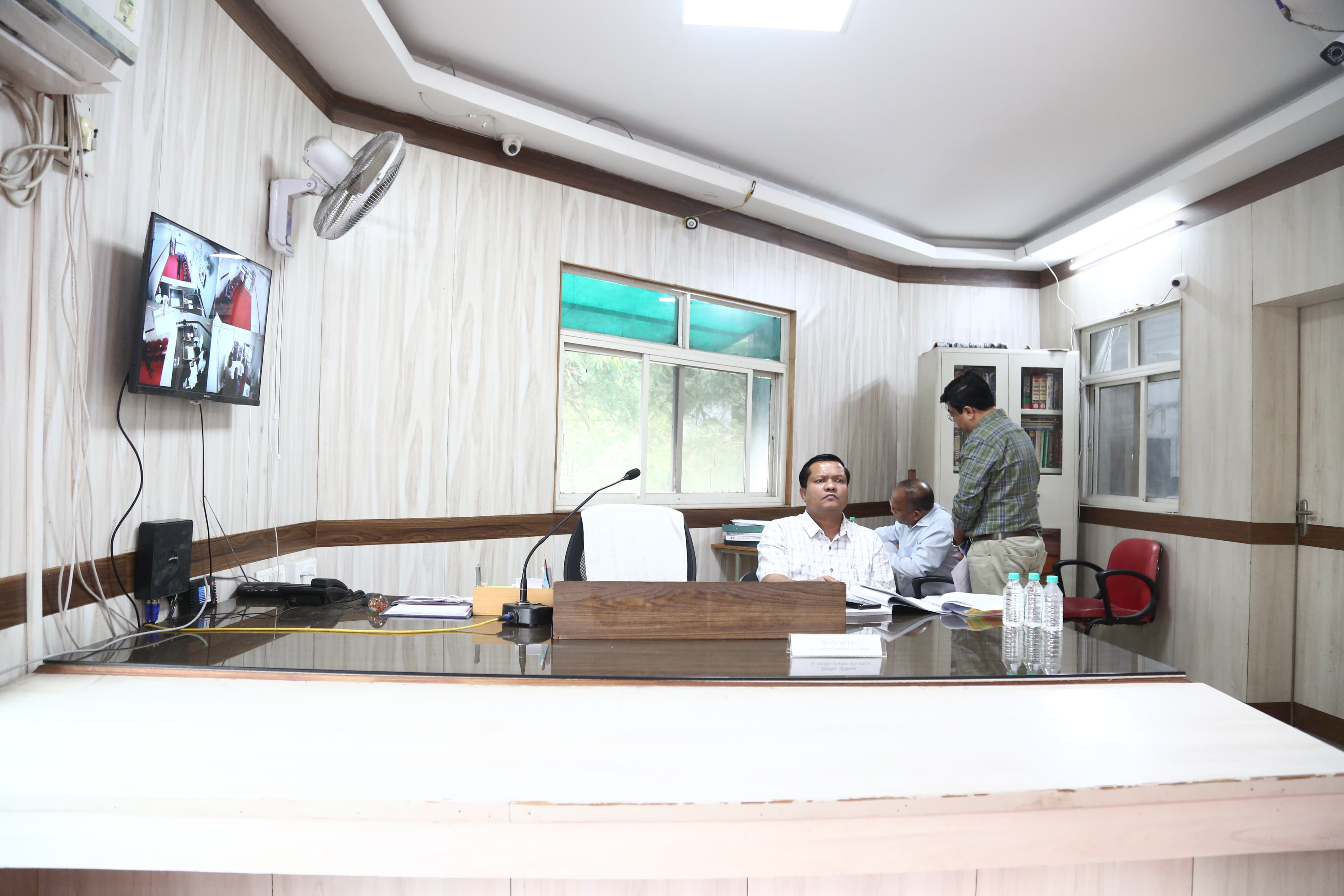 कलेक्टोरेट में कलेक्टर इस स्थान पर प्रत्याशियों से नामांकन लेंगे। इस दौरान वीडियोग्राफी की व्यवस्था की गई है।