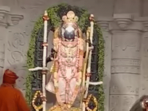 राम जन्मभूमि ट्रस्ट ने बताया कि शुक्रवार को दोपहर 12 बजे रामलला के सूर्य तिलक का ट्रायल किया गया। - Dainik Bhaskar