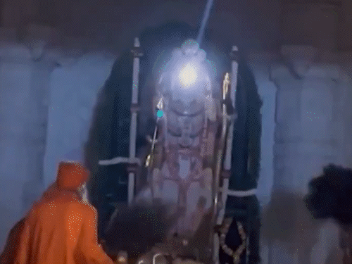 राम जन्मभूमि ट्रस्ट ने बताया कि शुक्रवार को दोपहर 12 बजे रामलला के सूर्य तिलक का ट्रायल किया गया। - Dainik Bhaskar