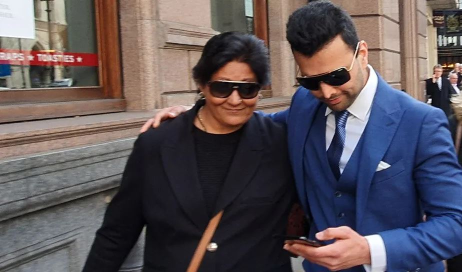 तस्वीर आरती धीर और कवलजीत सिंह रायजादा की है। दोनों ने ड्रग तस्करी और बेटे को मारने वाले आरोपों को खारिज किया है।