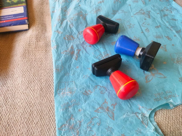 एसओजी को सर्च के दौरान आरोपी के घर से 2 यूनिवर्सिटी की सील भी मिली थी।