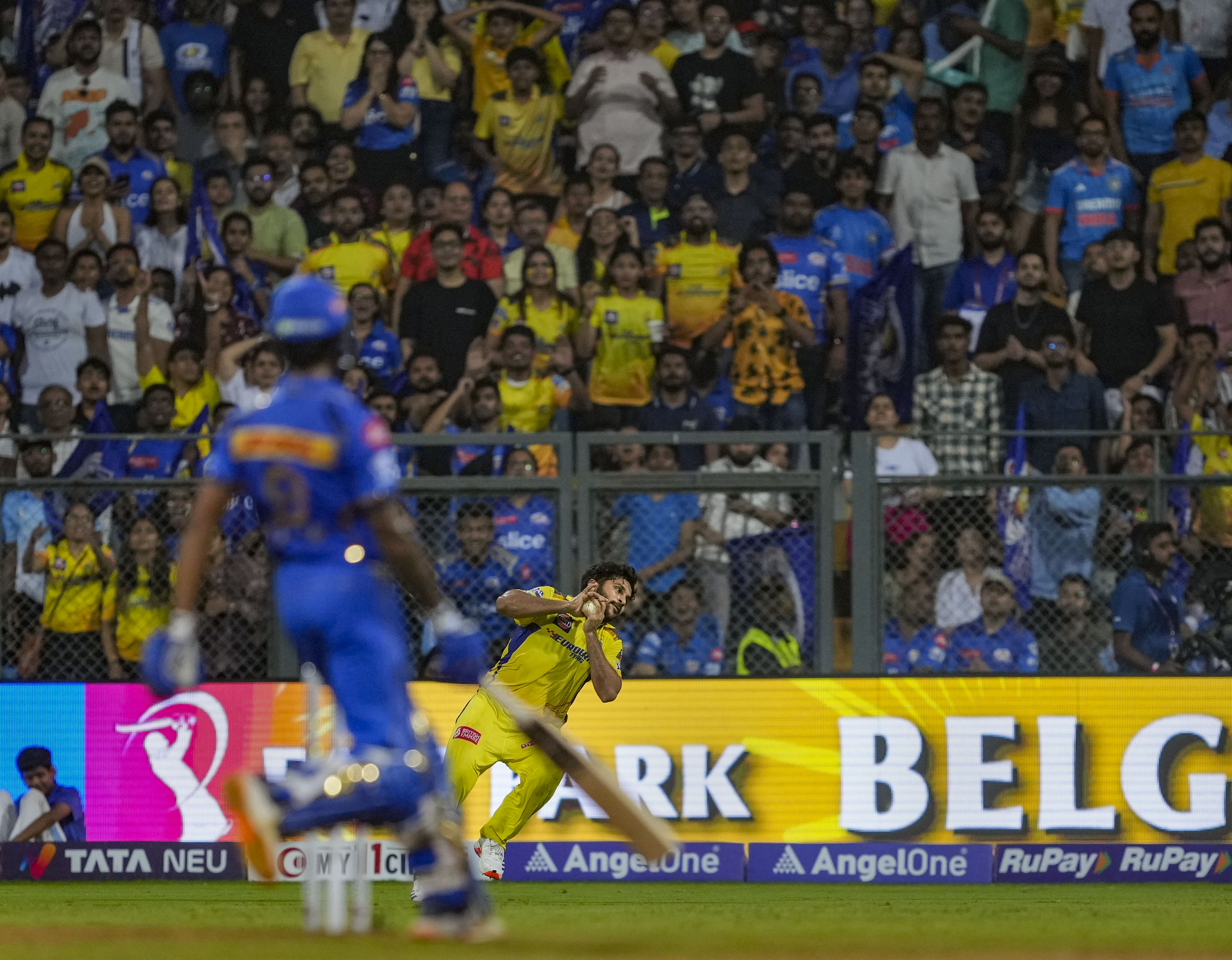 तिलक वर्मा 31 रन बनाकर कैच आउट हुए।