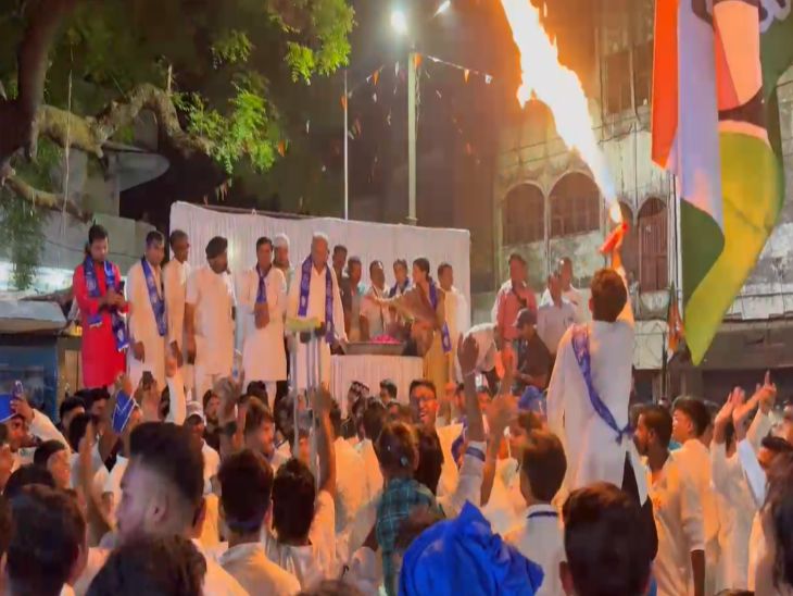 रविवार देर रात अंबेडकर जयंती के कार्यक्रम में पूर्व सीएम भूपेश बघेल डोंगरगढ़ पहुंचे।