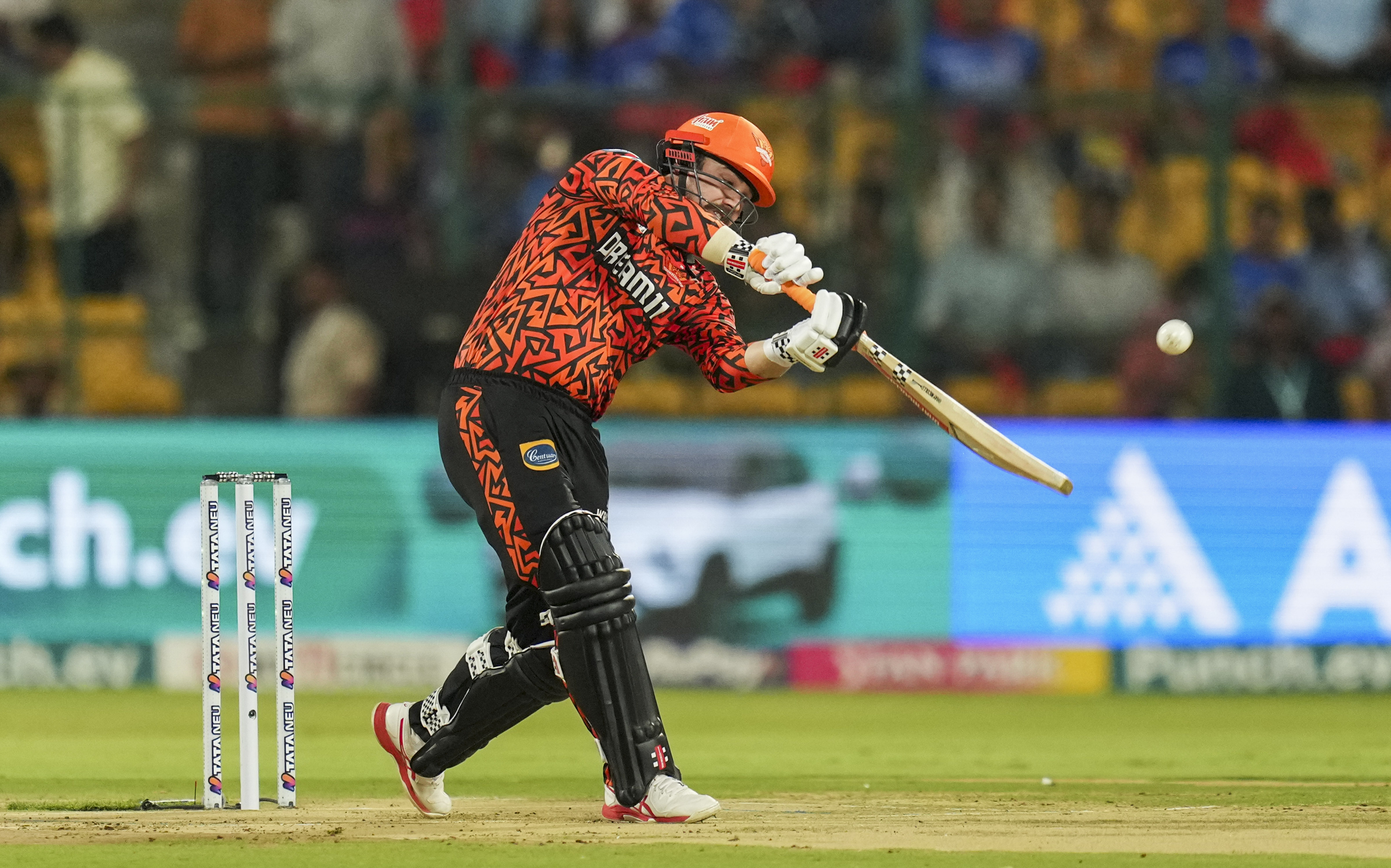 ट्रैविस हेड ने अपने IPL करियर का पहला शतक लगाया।