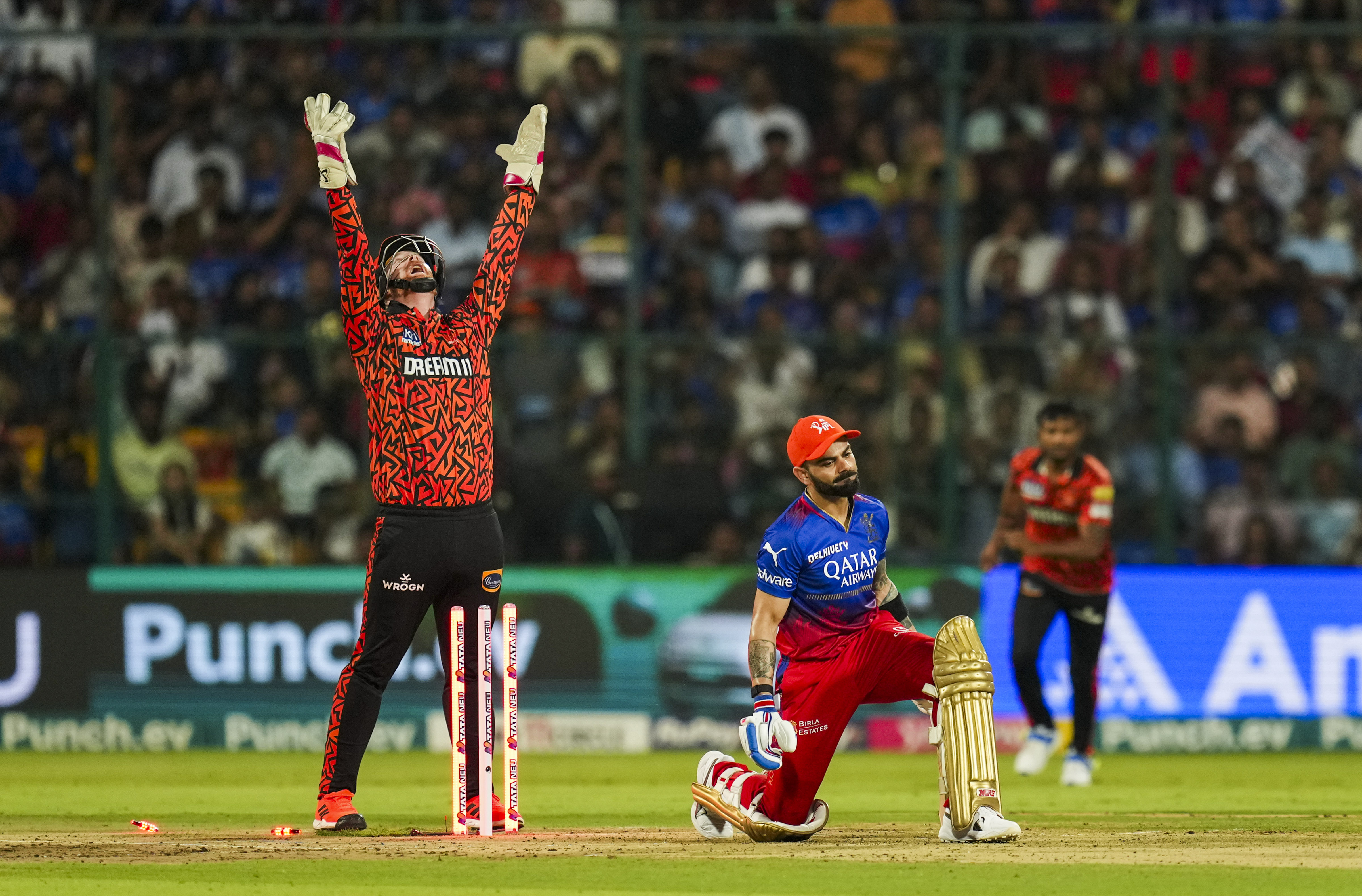 विराट कोहली 17वें सीजन के टॉप रन स्कोरर हैं।