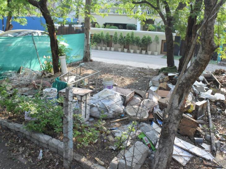 भोपाल के कई इलाकों में मलबा या अन्य सामान पड़ा होने पर कमिश्नर ने कार्रवाई करने के निर्देश दिए।