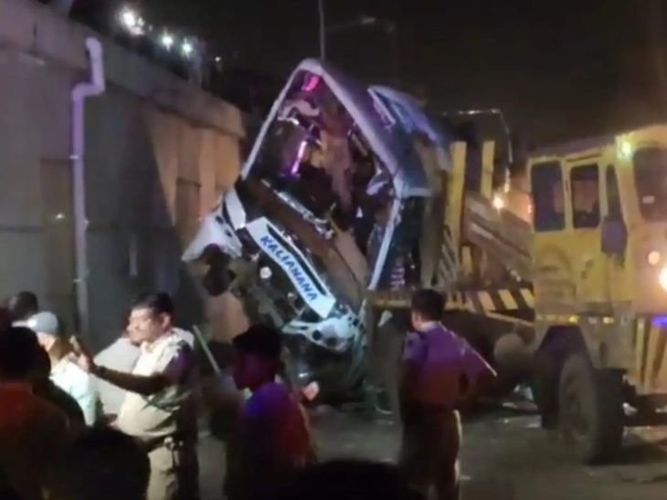 बस में 50 यात्री सवार थे जिसमें से 40 घायल हो गए। पांच की मौत हो गई।