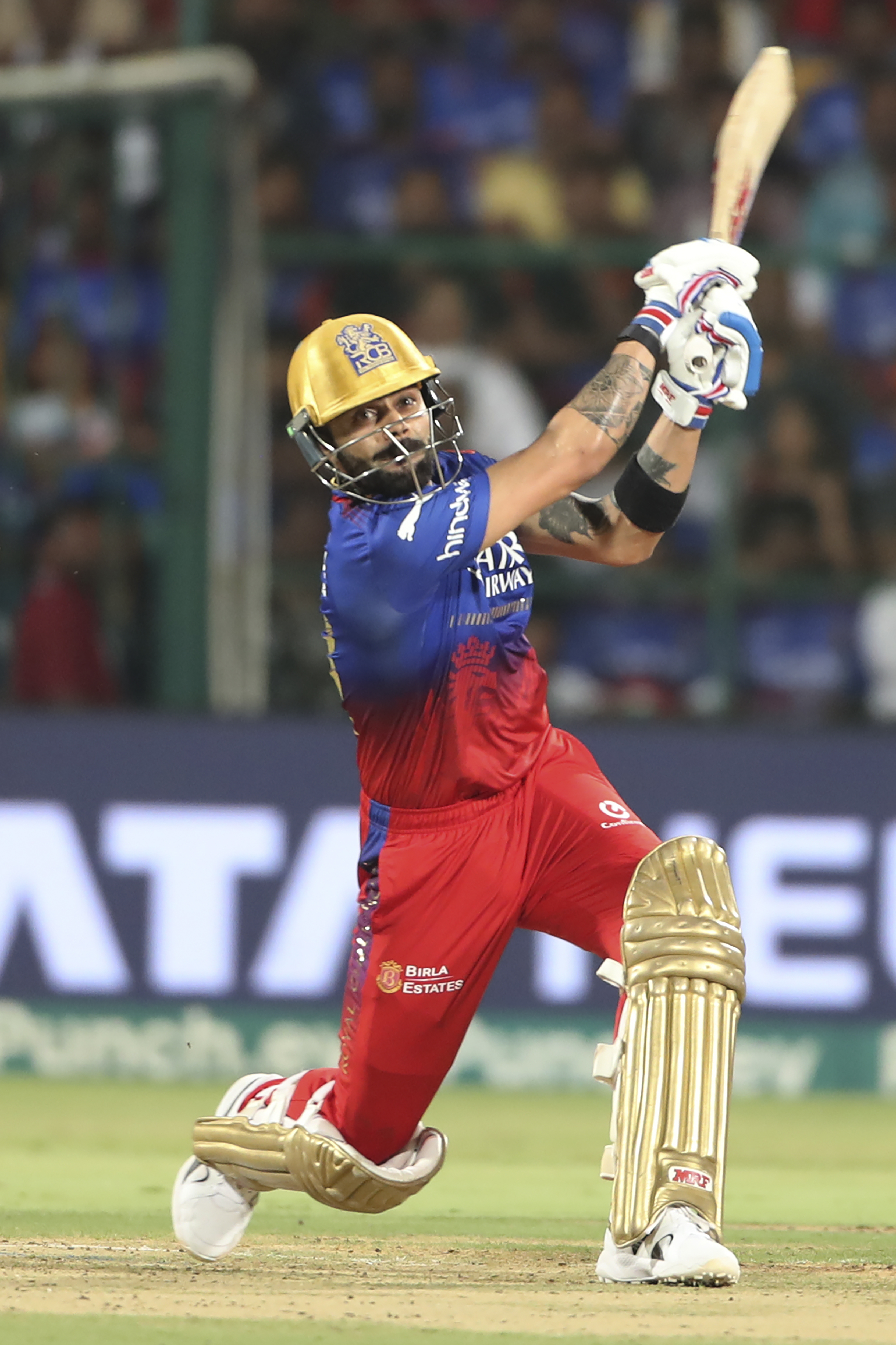 विराट कोहली को मयंक मारकंडे ने बोल्ड किया।