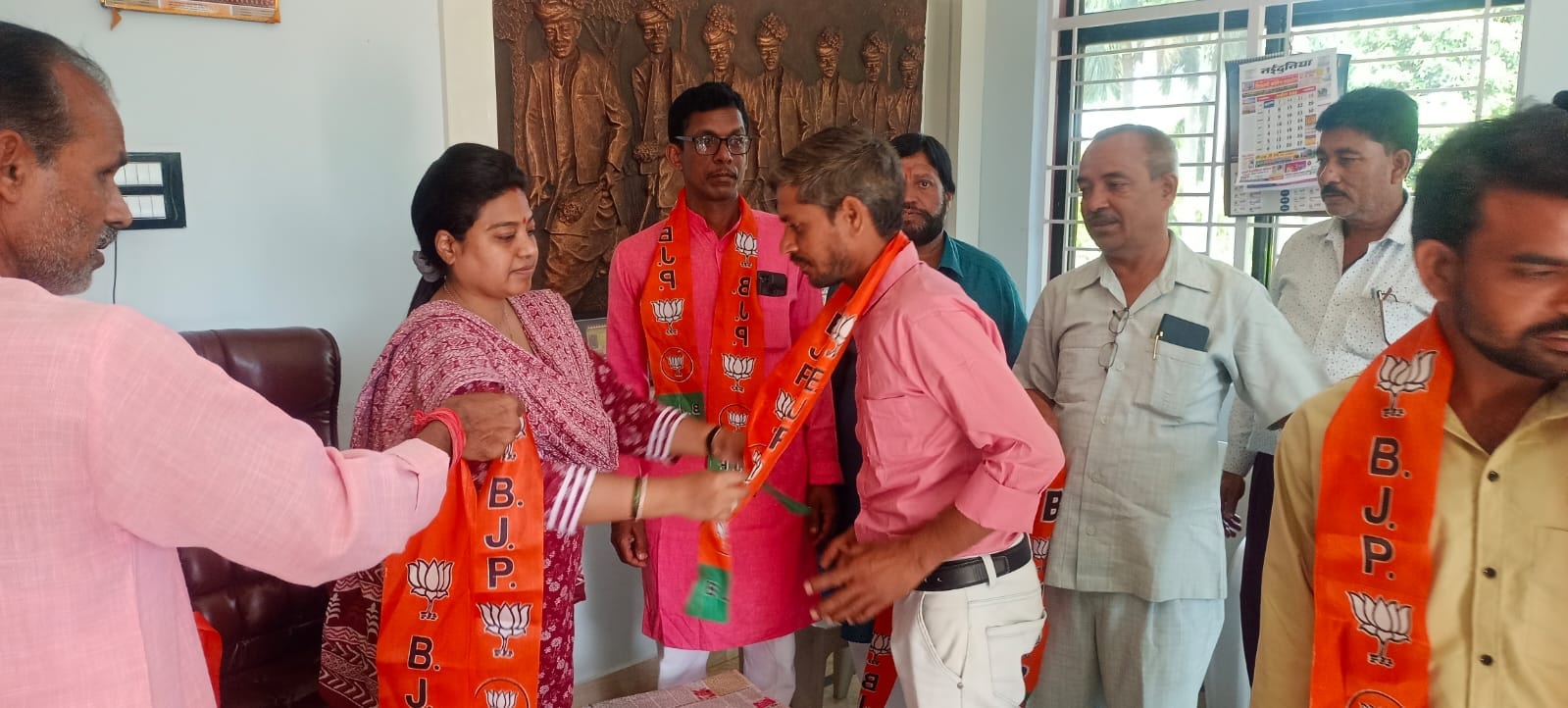 शहडोल लोकसभा सीट से भाजपा ने हिमाद्री सिंह को टिकट दिया है। कांग्रेस ने फुंदेलाल मार्को को प्रत्याशी बनाया है।