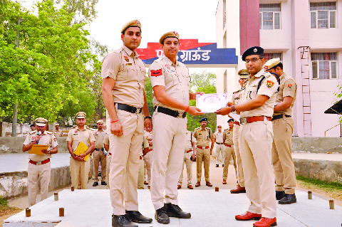 66 policemen honored for doing commendable work | सराहनीय कार्य करने ...