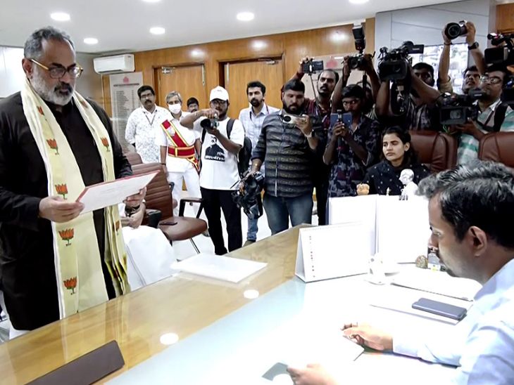 फोटो 4 अप्रैल की है, जब केंद्रीय मंत्री राजीव चंद्रशेखर ने तिरुवनंतपुर सीट से नॉमिनेशन फाइल किया था। यहां उनका मुकाबला कांग्रेस लीडर शशि थरूर से है।