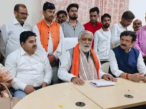 टिकट कटने के बाद से अश्विनी चौबे ने कहा था कि बक्सर में मैं ही रहूंगा।