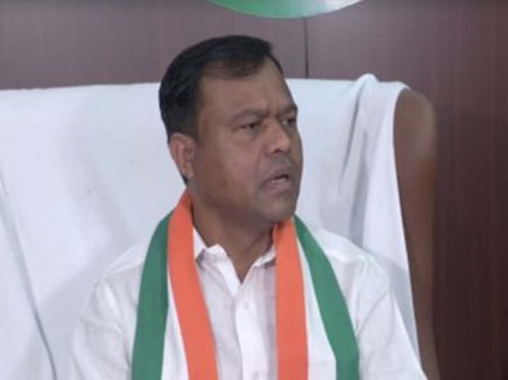 दीपक बैज ने कहा कि, हम जांच कमेटी बैठाने पर विचार कर रहे हैं। वोटिंग से कुछ समय पहले ऐसा होना एक तरह का संदेह दर्शाता है। बीजेपी जीतने के लिए कुछ भी कर सकती है।