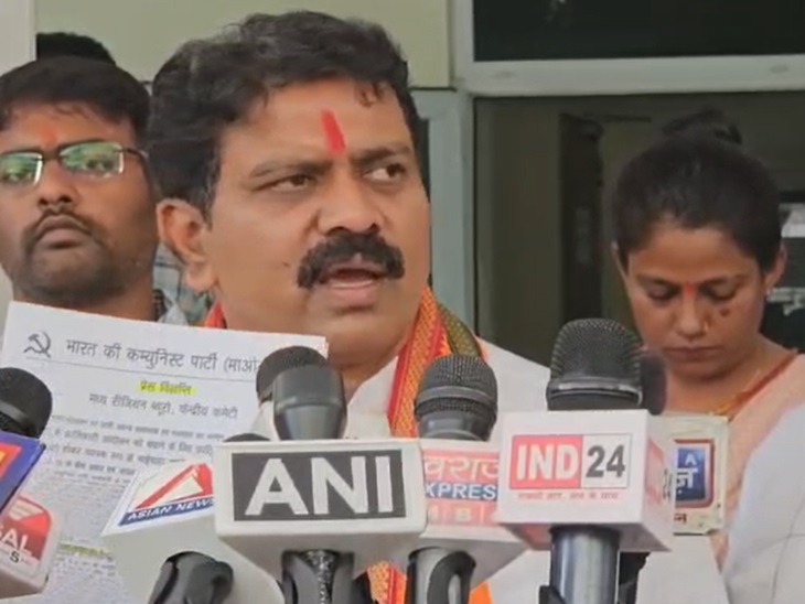 डिप्टी CM ने कांग्रेस के बयान पर नाराजगी जताई है। उन्होंने नक्सलियों के जारी प्रेस नोट को दिखाते हुए मारे गए उनके साथियों के बारे में बताया।
