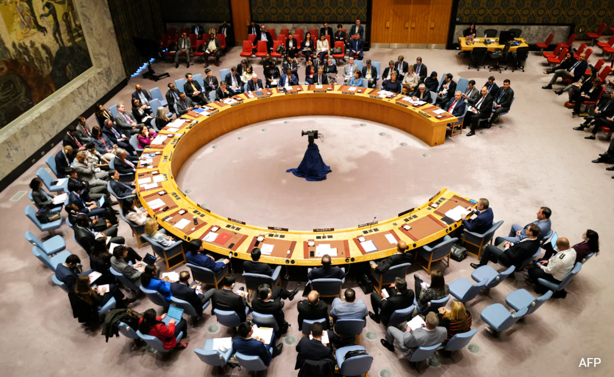 UNSC के 5 परमानेंट मेंबर हैं- अमेरिका, ब्रिटेन, फ्रांस, रूस और चीन। इनमें 4 देश भारत का समर्थन करने को तैयार हैं, लेकिन चीन रोड़ा बन रहा है।