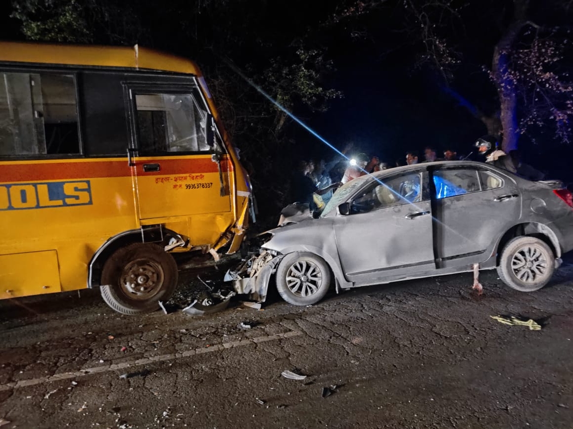 Head on collision between school bus and car in Unnao