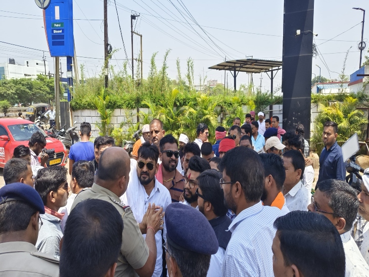 इस मामले में साहू समाज के लोगों ने शुक्रवार को विरोध प्रदर्शन किया था।