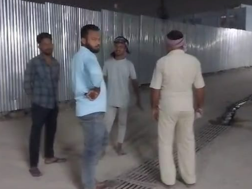 पोस्टमार्टम के लिए सदर अस्पताल में पहुंचे लोग - Dainik Bhaskar