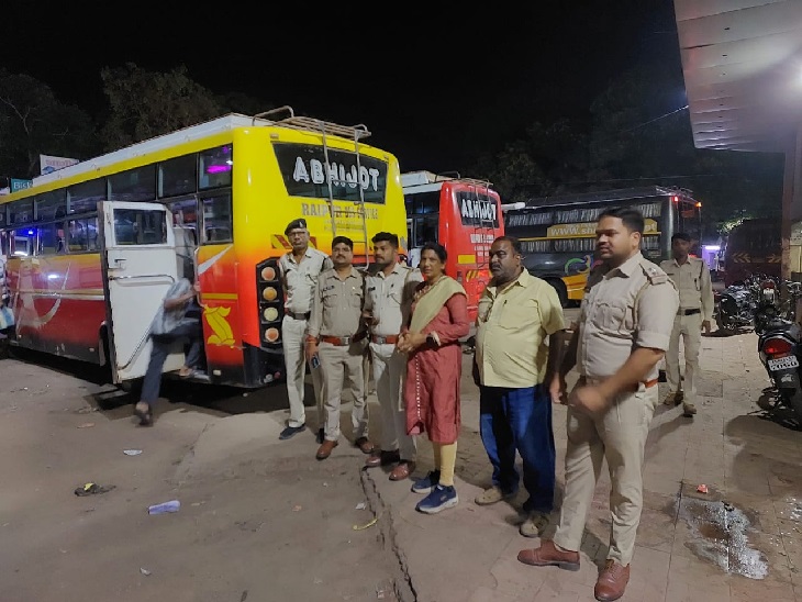 बस स्टैंड पर भी चलाया गया तलाशी अभियान।