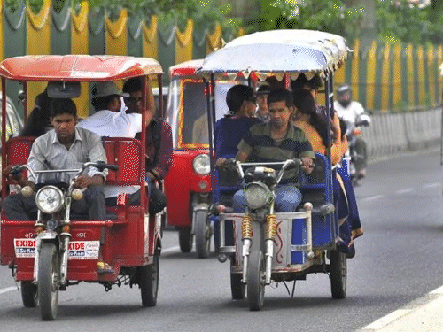 Qr Code On Rickshaw lucknow, e-rickshaws, Driver's detail, QR code, special initiative ...