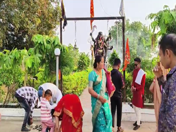 बालोद में भूमिफोड़ बजरंगबली की विशेष पूजा-अर्चना के लिए दूर-दूर से आ रहे भक्त।