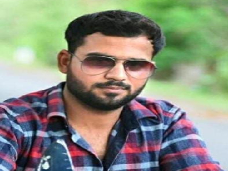 बड़े भाई से ग्राहक के घर सामान छोड़ने की बात कहकर दुकान से निकला था।