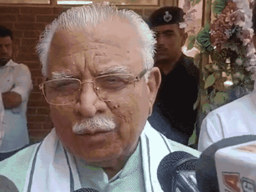 करनाल में पत्रकारों से बातचीत करते पूर्व CM मनोहर लाल खट्टर ने माफिया की जांच पर कहा था कि नो कमेंट्स।