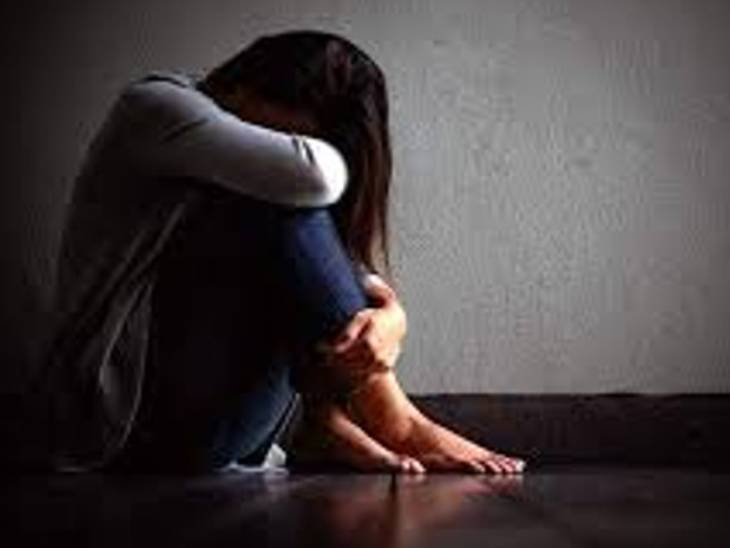 UP मदरसे में 9 से 14 साल की 40 लड़कियां शौचालय में बंद मिलीं; एसडीएम ने बताया छापेमारी में क्या हुआ 3 Indore Muslim Woman Rape Case; Accused Arshad Qureshi Arrested | इंदौर में 3 बच्चों की मां से रेप और गर्भपात: दोस्ती के बहाने ने रिलेशन बनाए, प्रेग्नेंट हुई तो दवा खिला ...