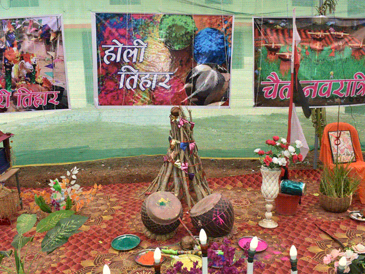 मतदाताओं को लुभाने के लिए पारंपरिक तरीके से मतदान केंद्र को सजाया गया।