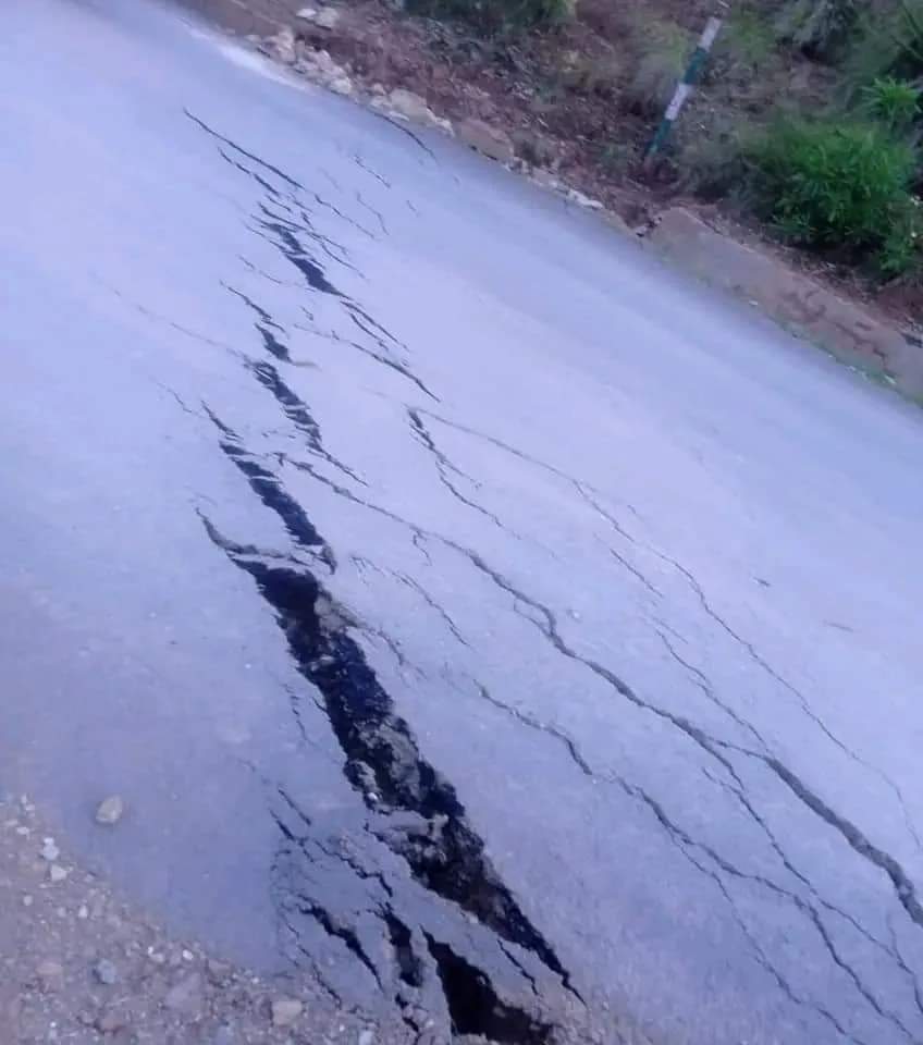 Ramban-Gul road collapsed in Jammu and Kashmir houses cracked | जम्मू ...