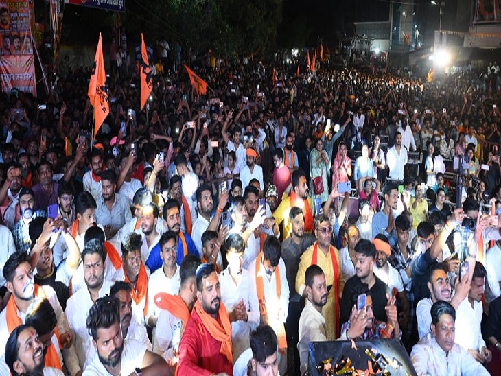 कार्यक्रम में मौजूद हजारों की संख्या में हिंदू धर्म के लोग