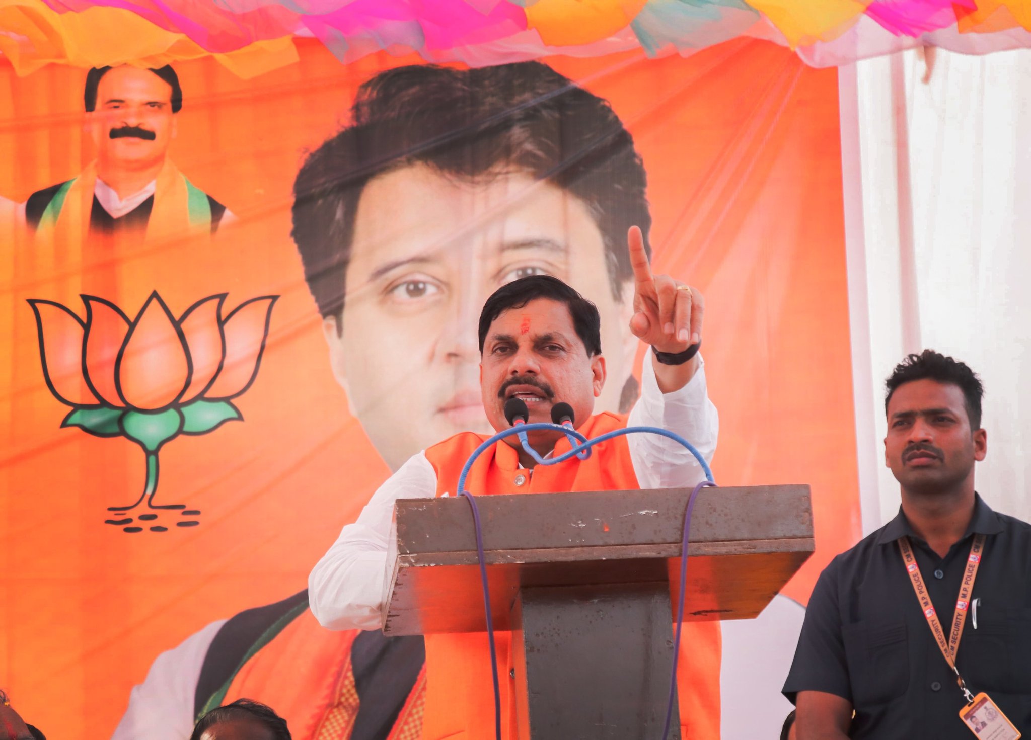 सीएम डॉ. मोहन यादव ने शनिवार को बमोरी के म्याना में चुनावी सभा को संबोधित किया।