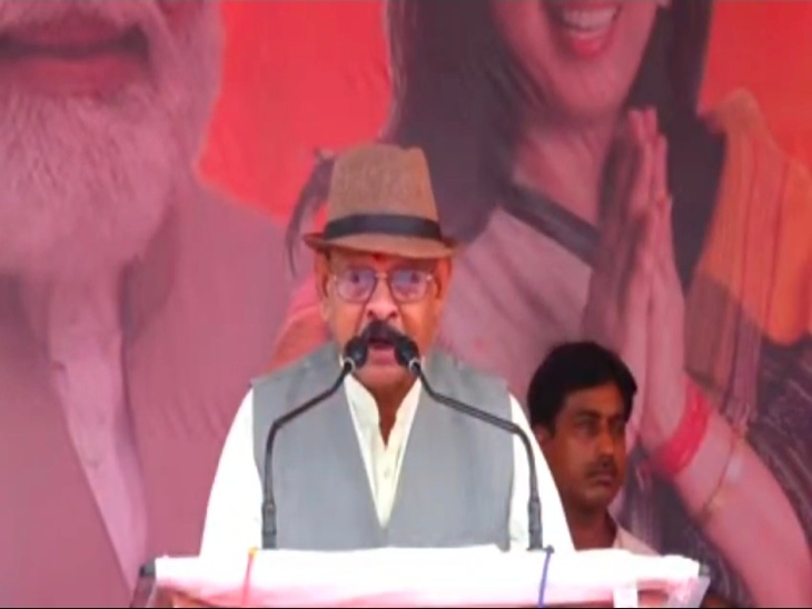 भैयालाल राजवाड़े बोले- ये मुख्यमंत्री की सभा नहीं है जी, बेइज्जती करने वाली सभा है।