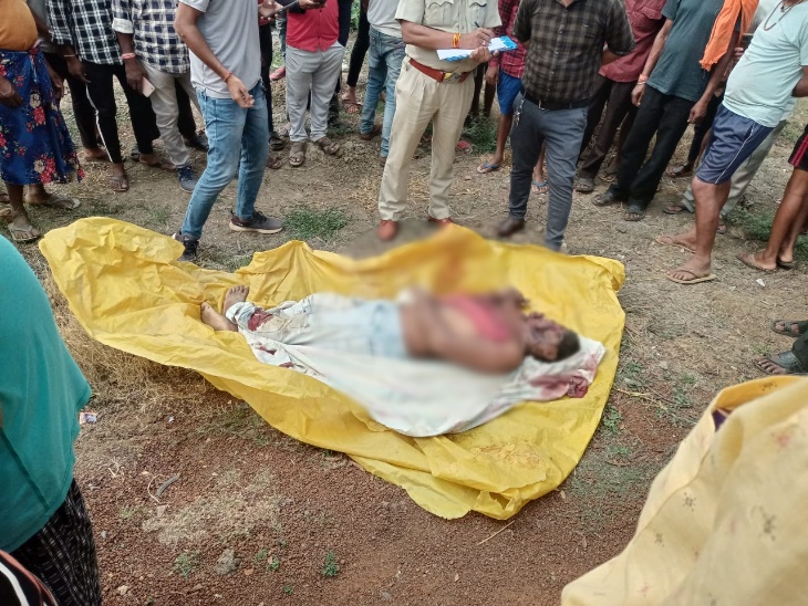 धमाके से टुकड़ों में मिली लाश।