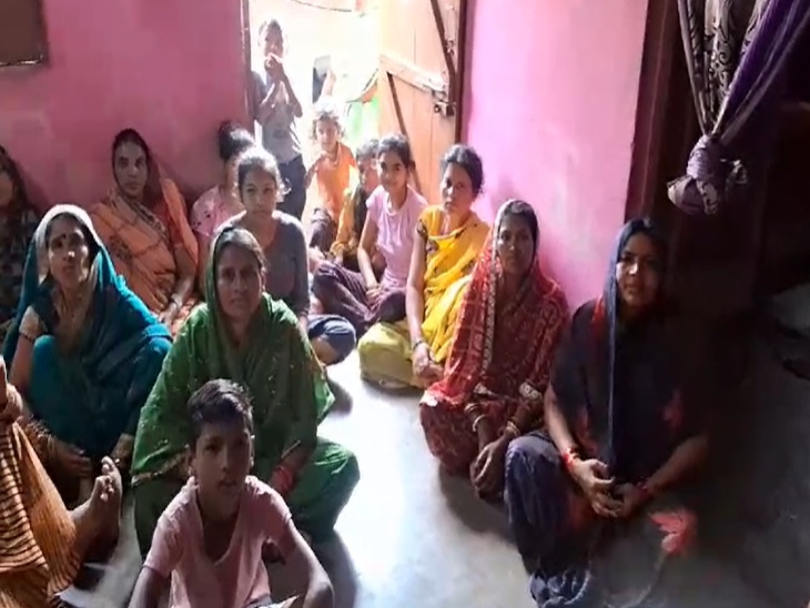 बच्चे की मौत से घर में पसरा मातम।