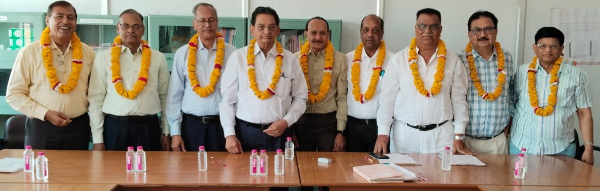 Mahesh Rathi Rathi is the chairman of Mahesh Educational Institute Trust Board ...