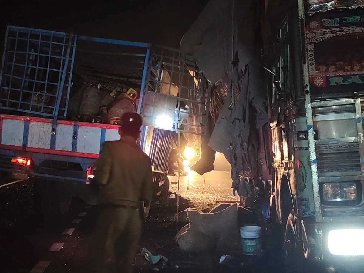 A truck loaded with gas cylinders collided with another truck in Jalaun