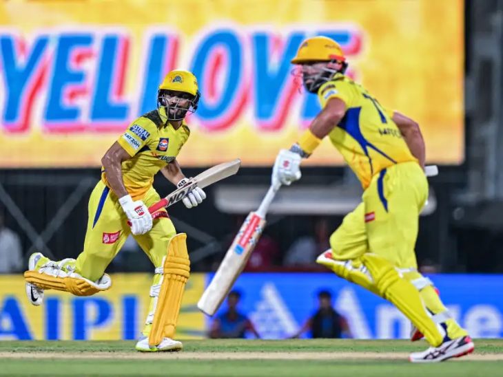 ऋतुराज गायकवाड और डेरिल मिचेल ने दूसरे विकेट के लिए शतकीय साझेदारी की।