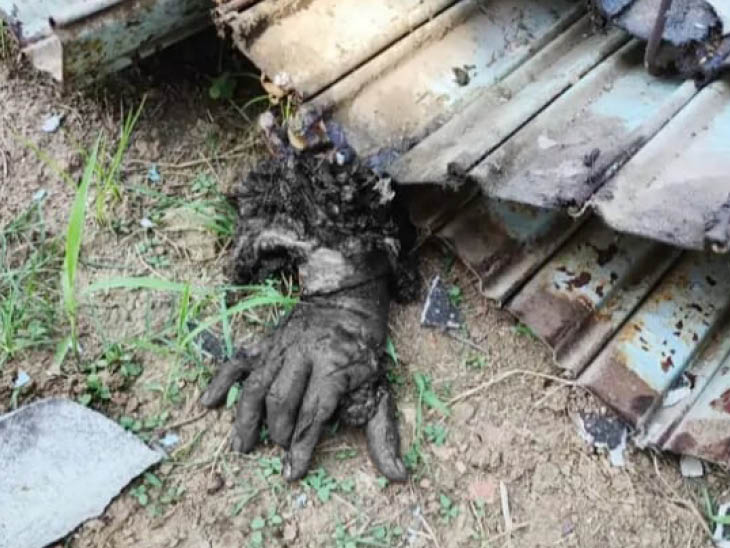 जो दो मजदूर इस हादसे में मारे गए उनके अंग इस तरह से पड़े मिले।