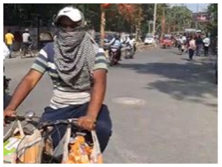 लू से बचने के लिए सुबह से ही लोग चेहरा ढंक कर निकल रहे हैं।