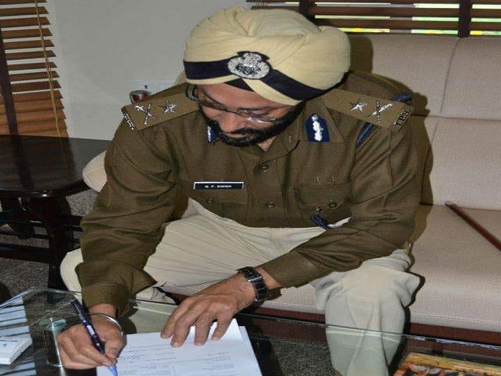 सरकार के खिलाफ साजिश के आरोप लगे थे।