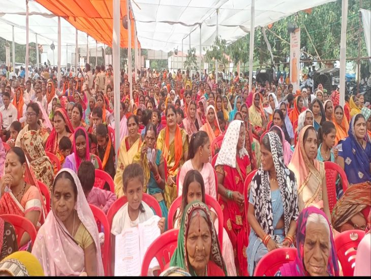सीएम विष्णु देव साय को सुनने बड़ी संख्या में पहुंची महिलाएं।