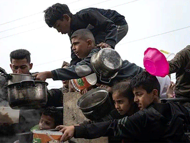 गाजा में जारी जंग में अब तक 10 हजार से ज्यादा बच्चों की मौत हुई है। - Dainik Bhaskar