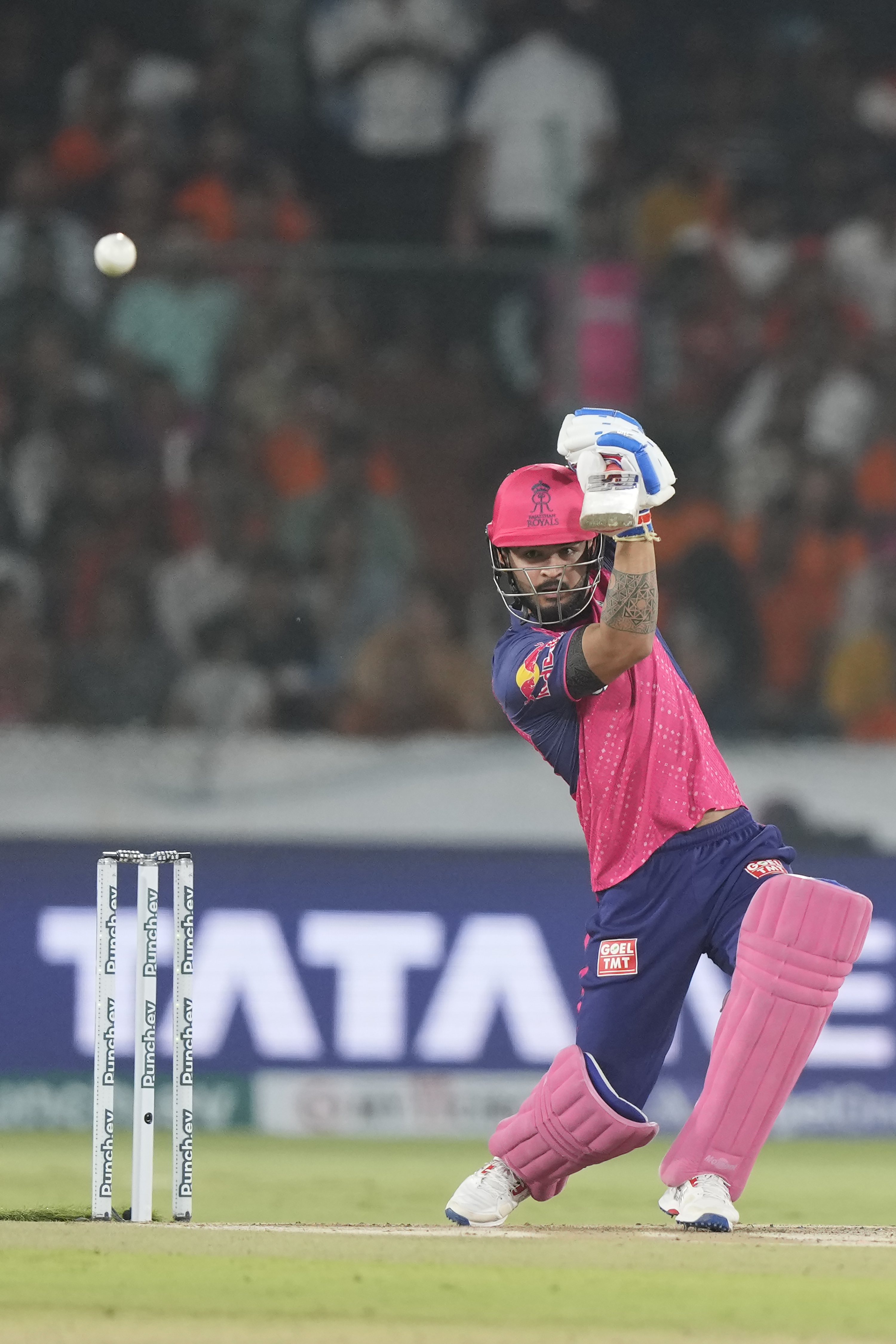 रियान पराग ने यशस्वी जायसवाल के साथ फिफ्टी पार्टनरशिप की।